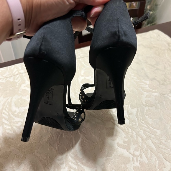 Fioni Night Heels Womens Strap
Ankle Pump Stiletto Gold Studded SZ 10 - Picture 5 of 10